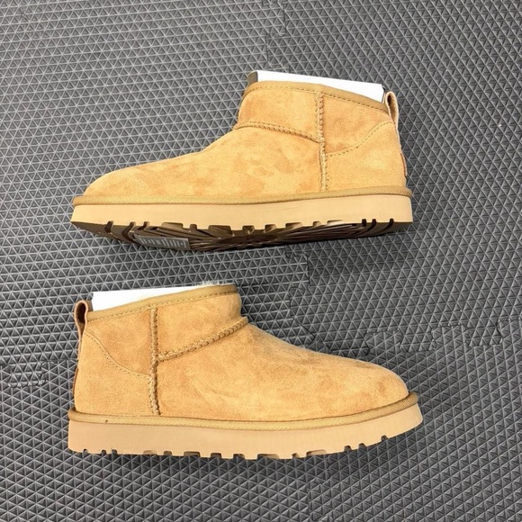 UGG Cozy Shearling Lined Footwear - Picture 3 of 8